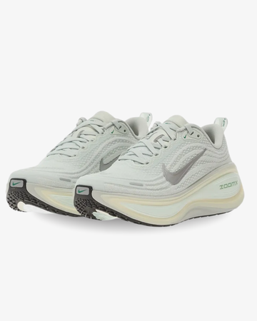 NIKE Vomero Plus