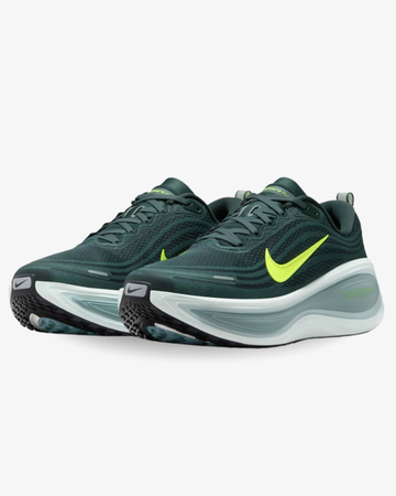 NIKE Vomero Plus