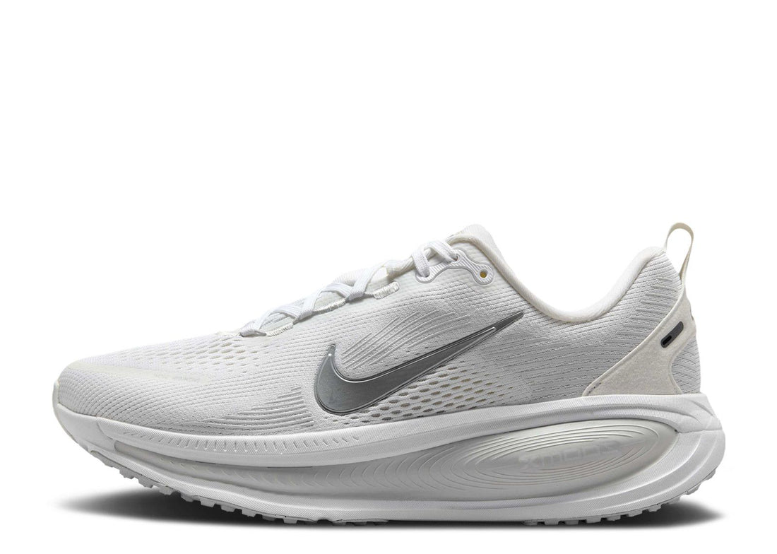 Vomero 18 White Photon Dust