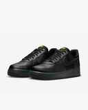 Tenis Nike Air Force 1 07 Black University Gold