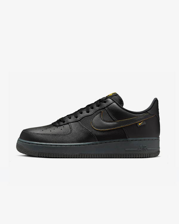 Tenis Nike Air Force 1 07 Black University Gold