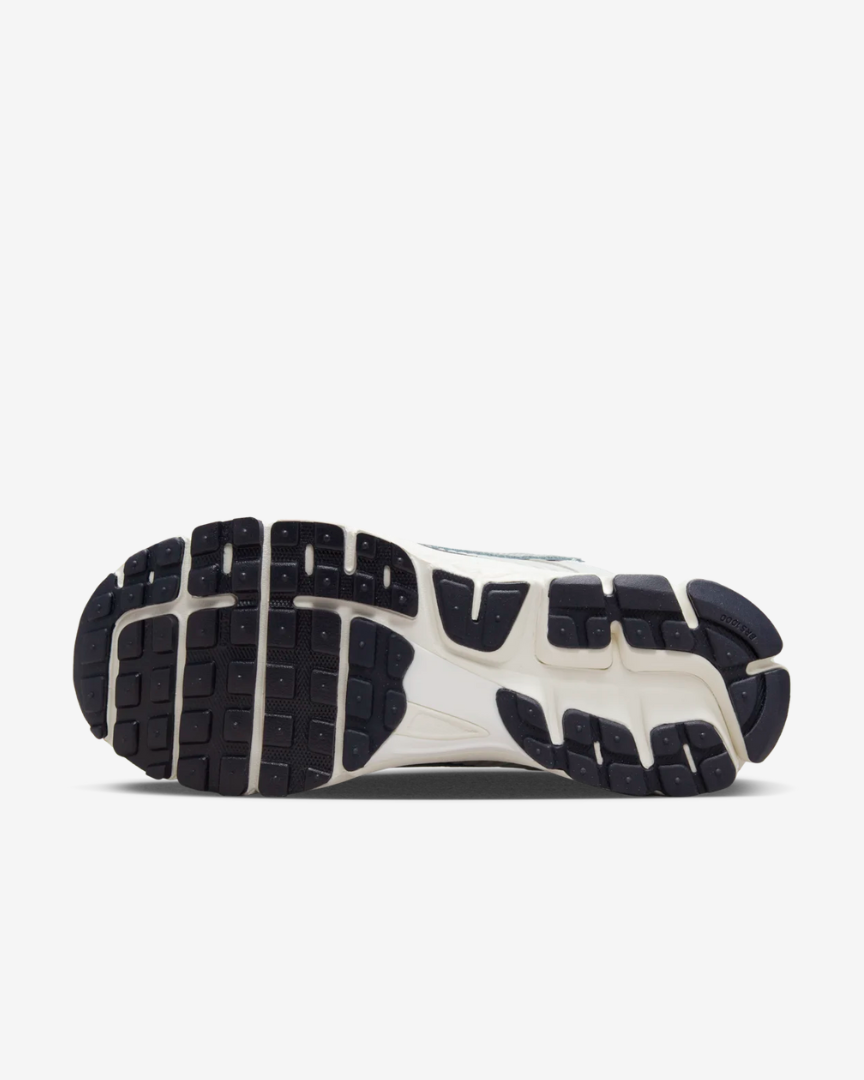 Tenis Nike Zoom Vomero 5