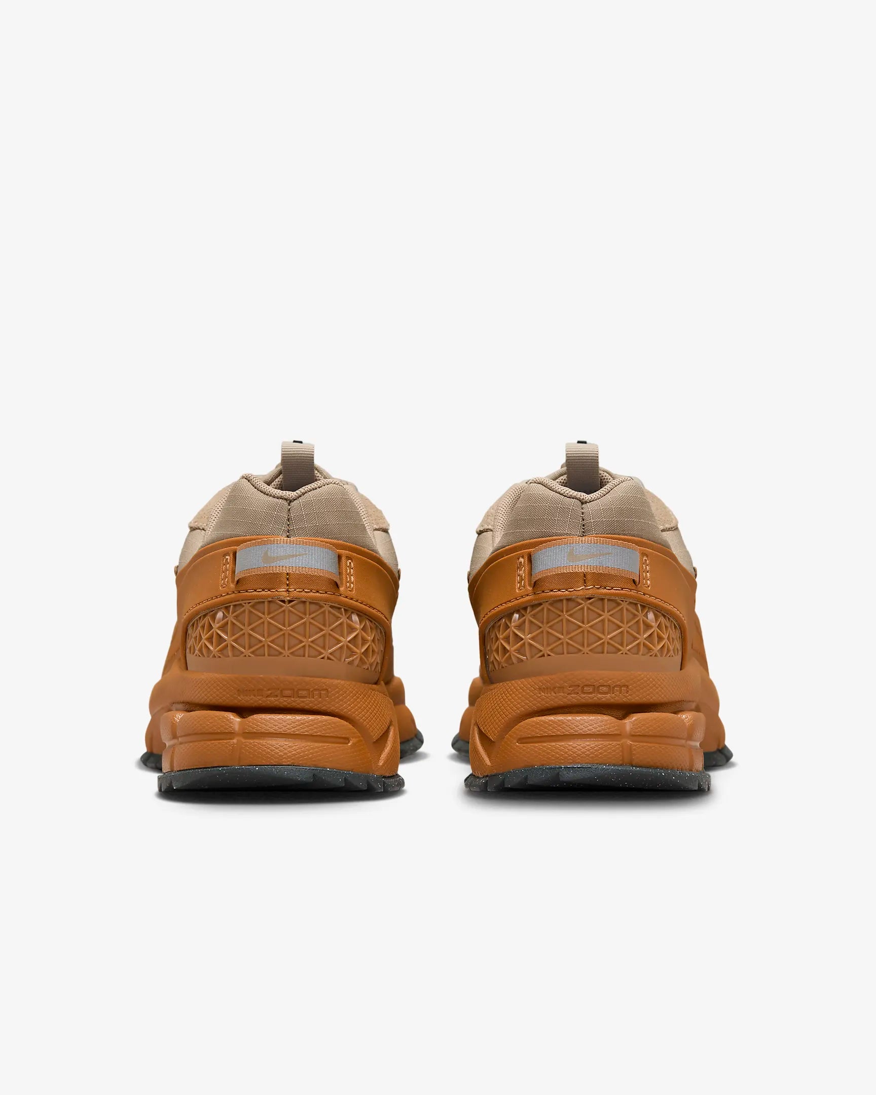 Tenis Nike Zoom Vomero 5 Roam