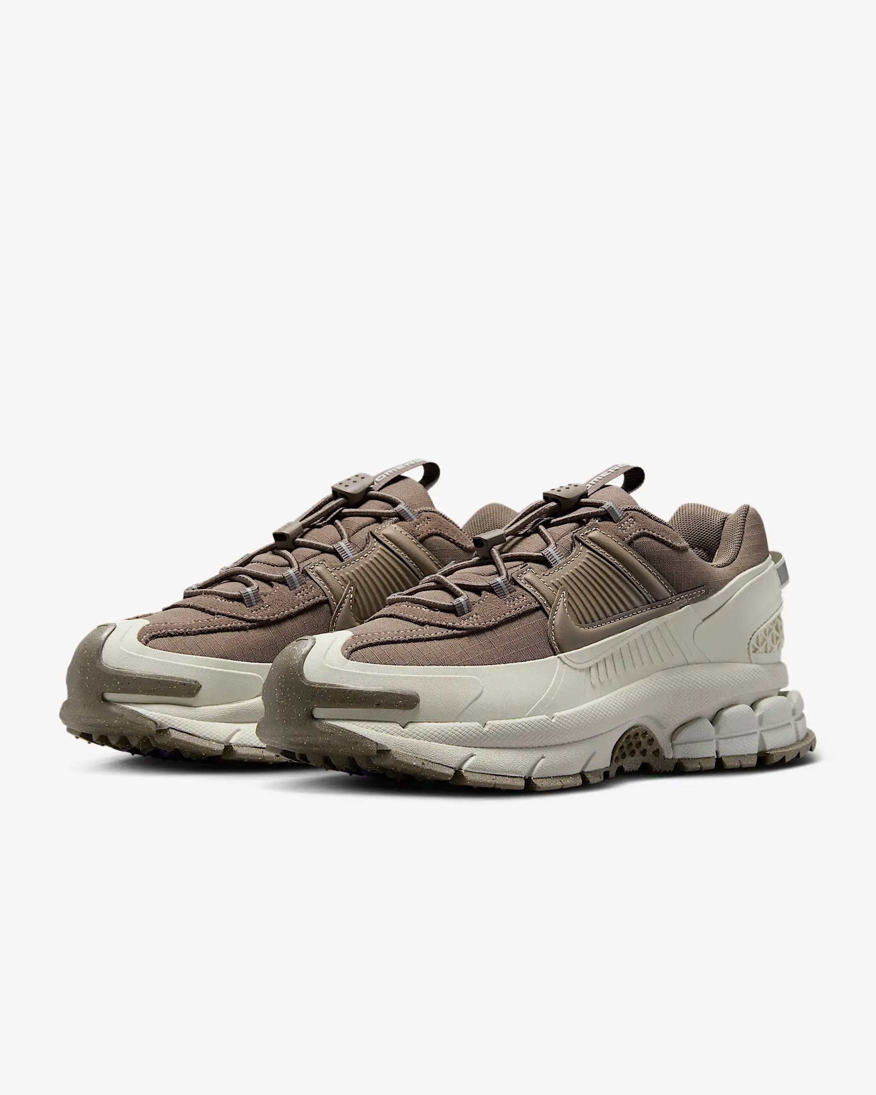 Tenis Nike Zoom Vomero 5 Roam